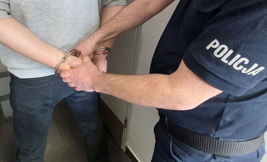 Policjanci interweniowali przez hałas - znaleźli poszukiwanego