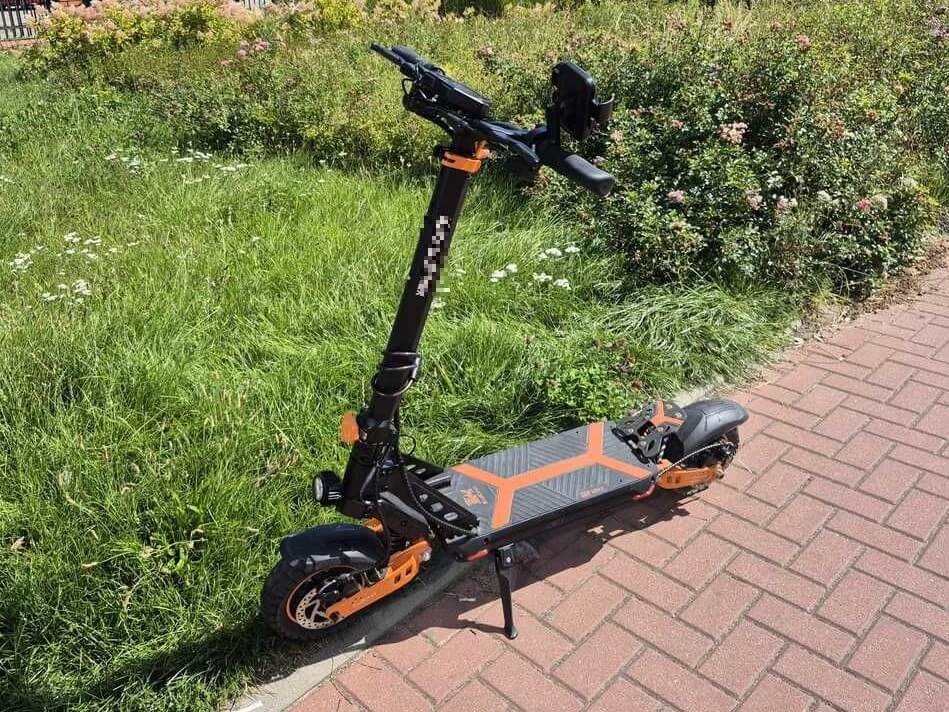 12-latek uderzył hulajnogą w samochód