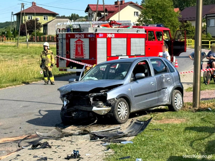 Wypadek w Milczy. Czołowo zderzyły się dwa samochody