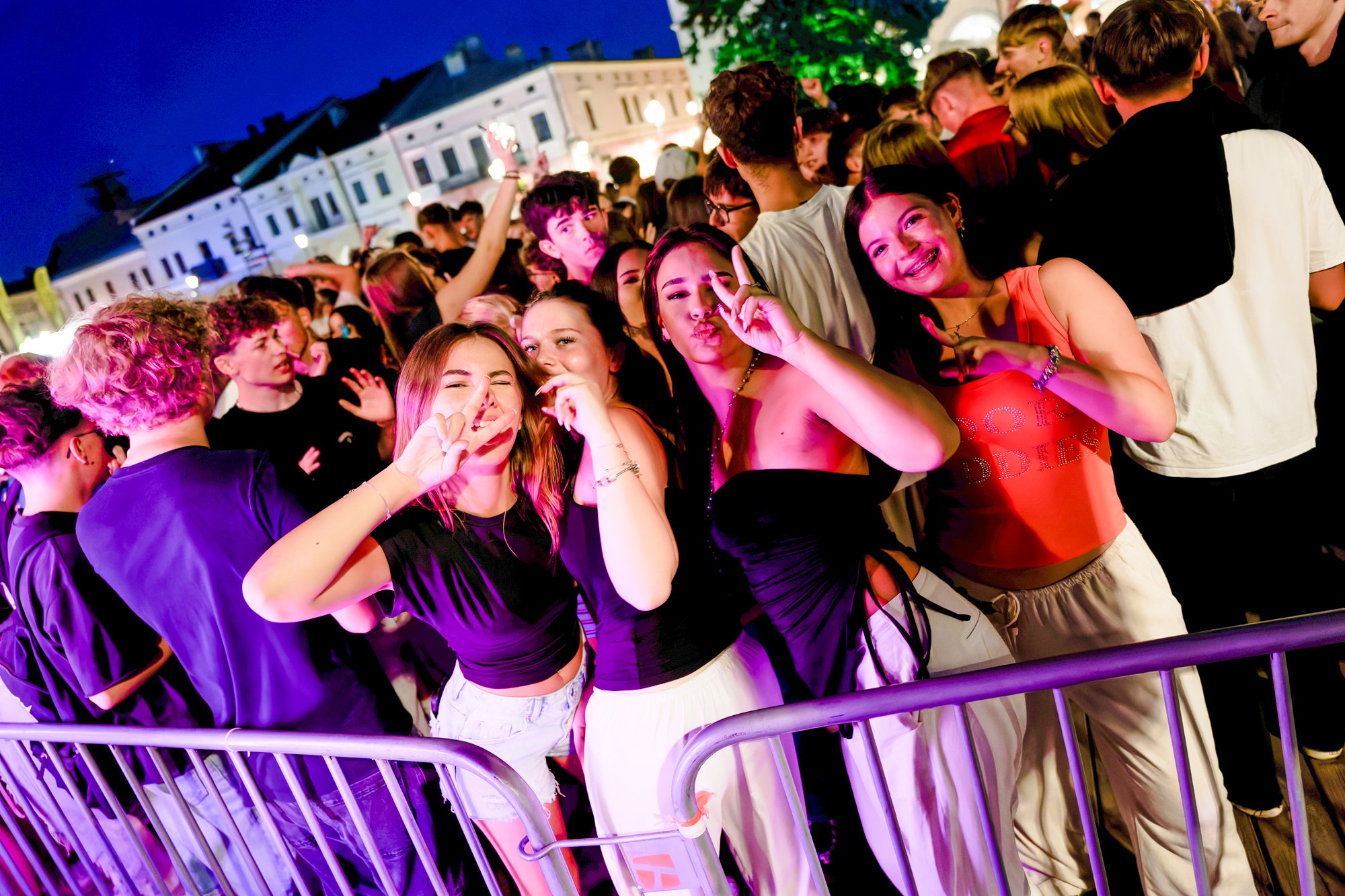 Potańcówka w Krośnie przyciągnęła tłumy. Tak ruszył sezon na Rynku!