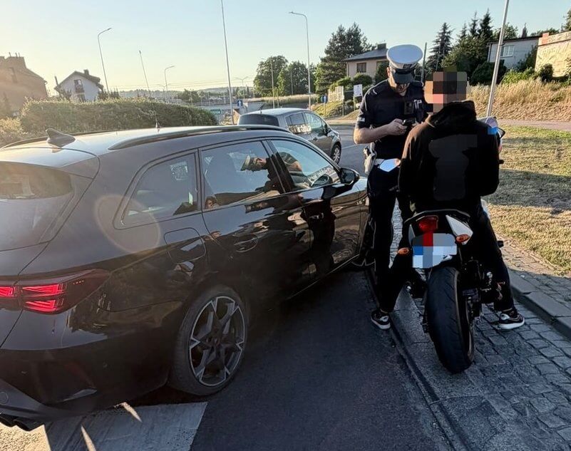 Jazda na jednym kole słono kosztowała 23-letniego motocyklistę