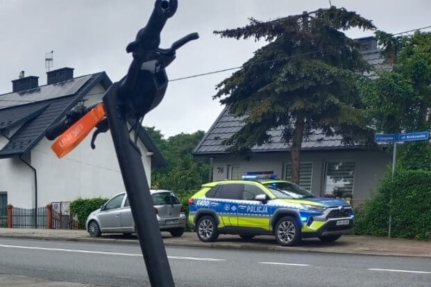 15-latka uderzyła hulajnogą elektryczną w słup. Trafiła do szpitala