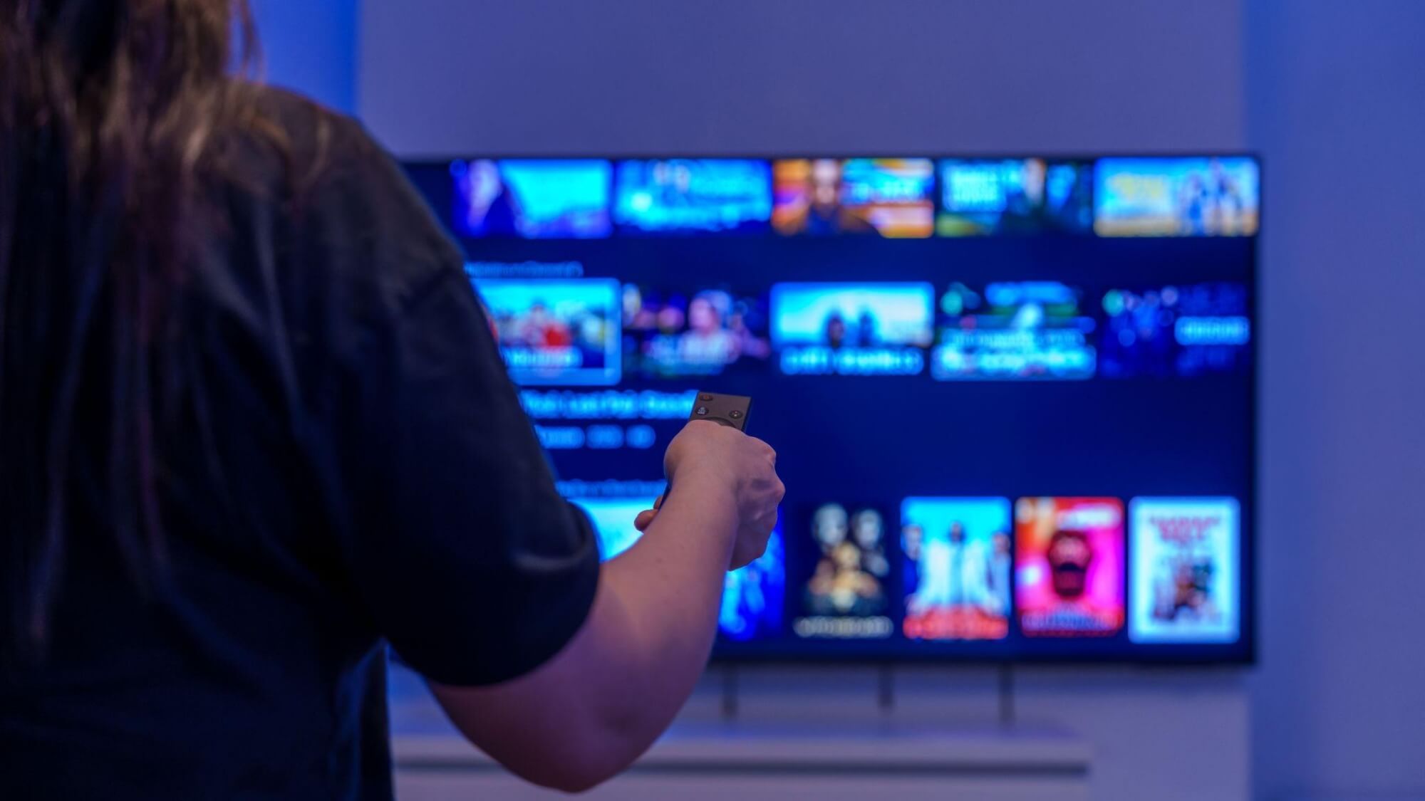 Nowoczesna telewizja i internet w jednym pakiecie - dlaczego warto postawić na rozwiązania łączone?
