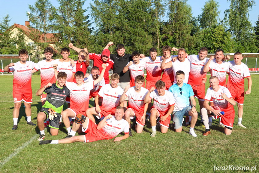 Karpaty Klimkówka z pucharem burmistrza gminy Rymanów [ZDJĘCIA]