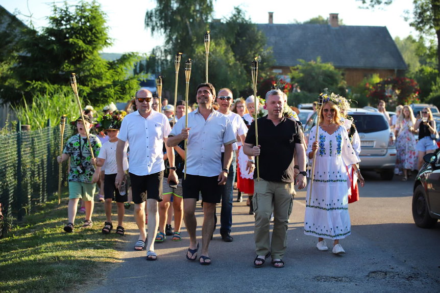 Muzyka, sztuka i ogień. Świętojanki w Żarnowcu