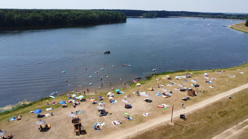 Mundurowi patrolują akwen i reagują na zagrożenia