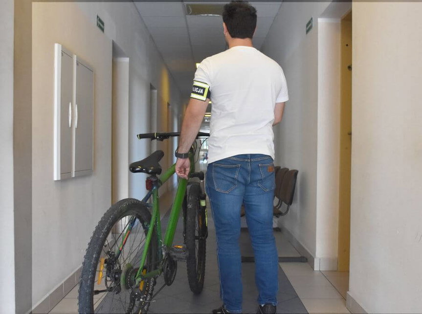 Ukradł rower spod szkoły, bo bolały go kostki