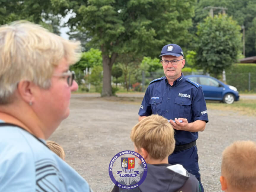 Policjanci nad wodą przypominali o bezpieczeństwie podczas wakacji