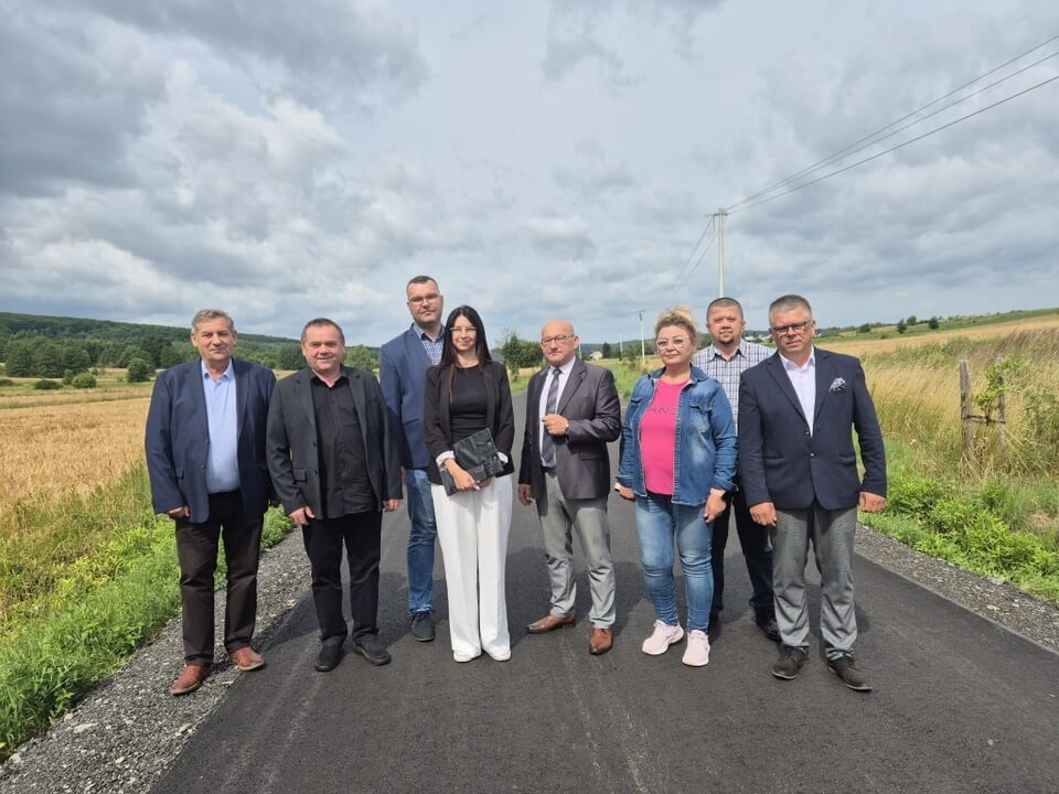 Powiat krośnieński zakończył modernizację kolejnego fragmentu trasy Jedlicze - Długie - Żarnowiec