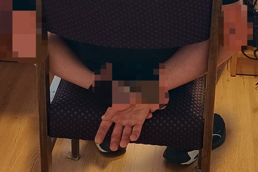 Ukradli saszetkę i ukryli ją w lesie. W mieszkaniu podejrzanych znaleziono narkotyki