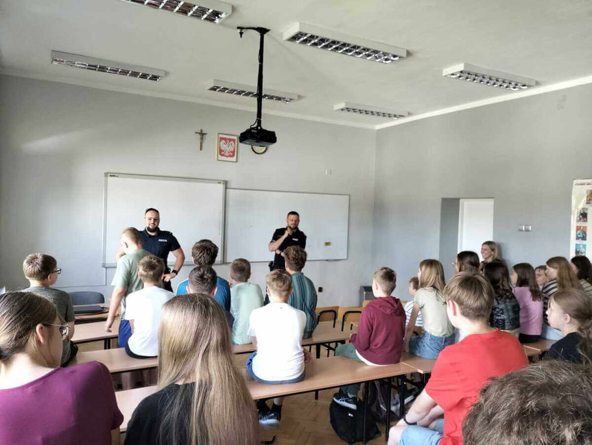 Wakacje bez zagrożeń. Policjanci spotkali się z uczniami