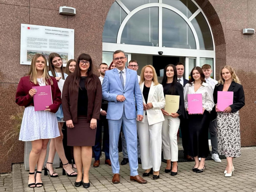 Krosno. Pierwszy rocznik Bezpieczeństwa Wewnętrznego PANS: 19 osób obroniło licencjat