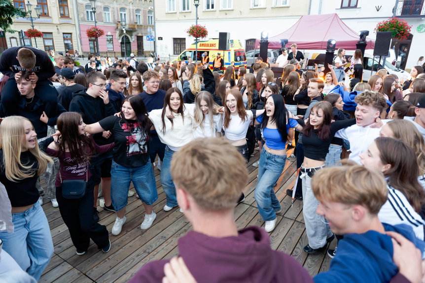 Tak bawi się Krosno! Wakacyjna potańcówka przyciągnęła tłumy