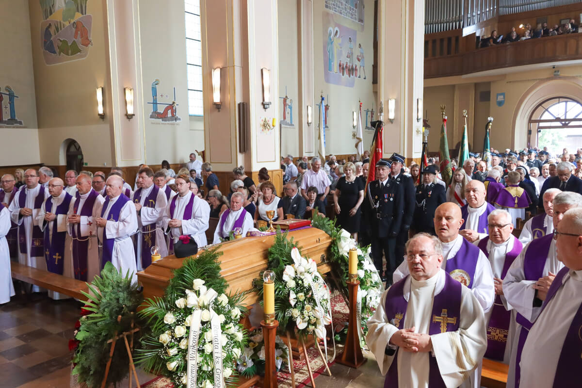 Ostatnie pożegnanie księdza prałata Kazimierza Kaczora [ZDJĘCIA]