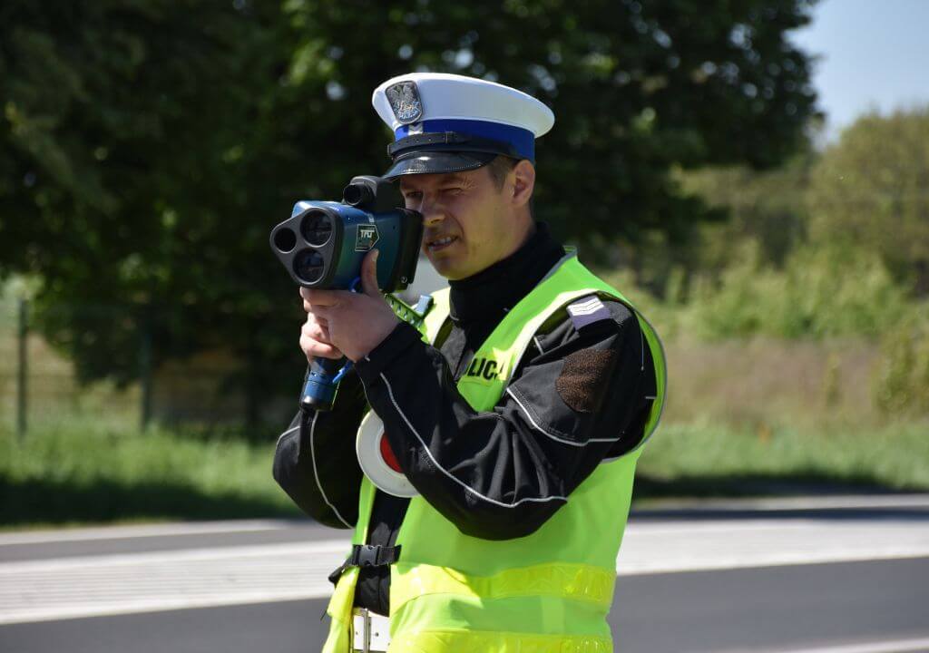 Ograniczenie do 90 km/h, na liczniku 151 km/h