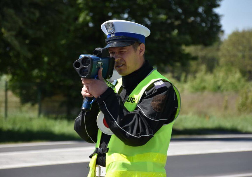Ograniczenie do 90 km/h, na liczniku 151 km/h