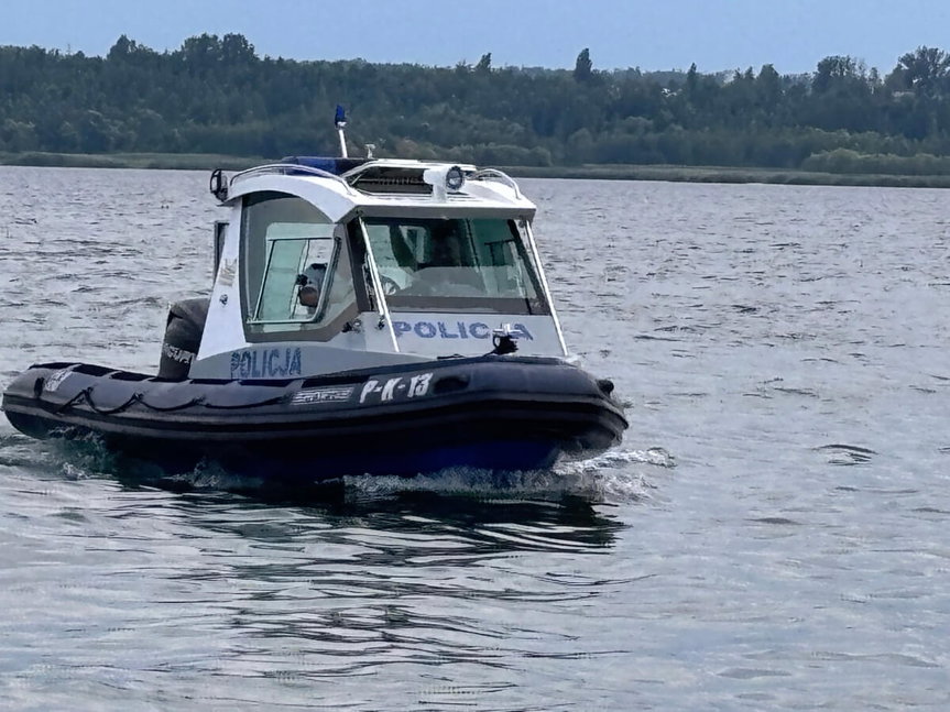 Burza rozpętała się nad jeziorem. Ojciec i syn nie mogli wrócić do brzegu