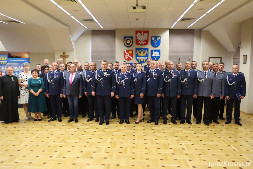 Święto Policji w Brzozowie: awanse, odznaczenia, podziękowania [ZDJĘCIA]