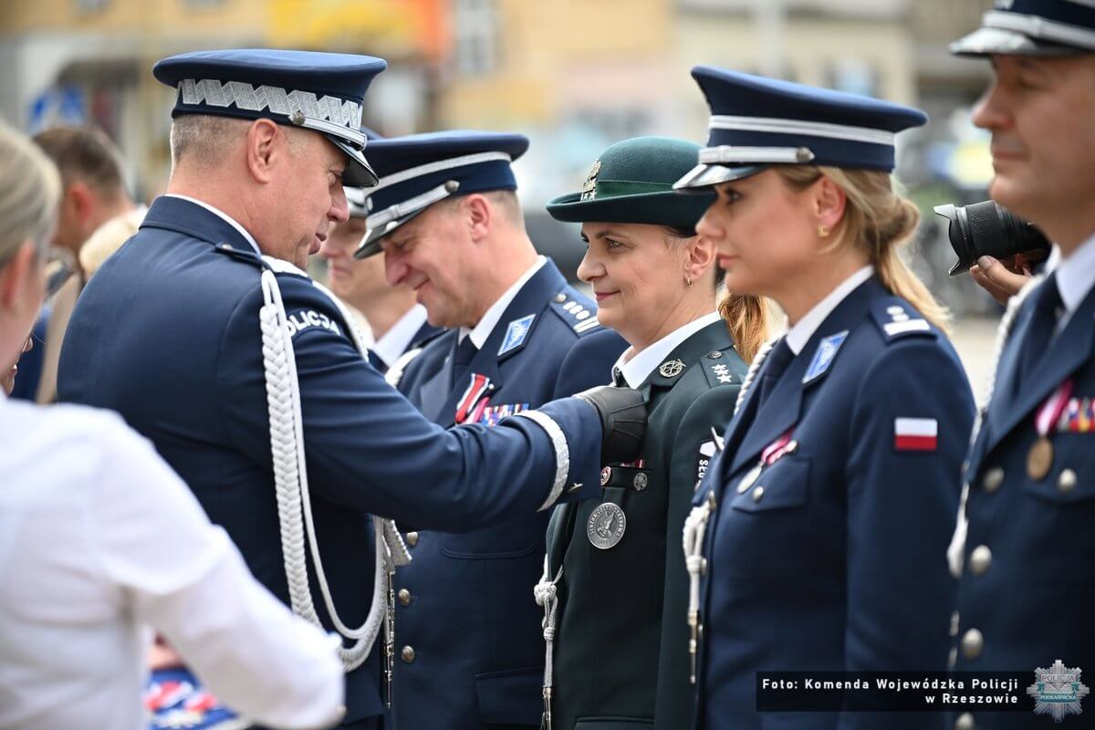 Policjanci z Podkarpacia wyróżnieni za służbę i zaangażowanie