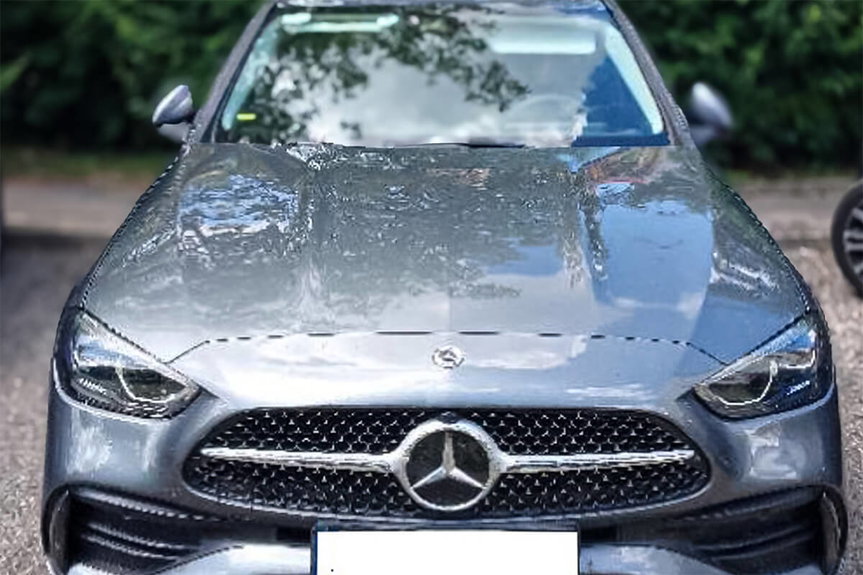 Skradziony Mercedes miał tablice od BMW z 1985 roku