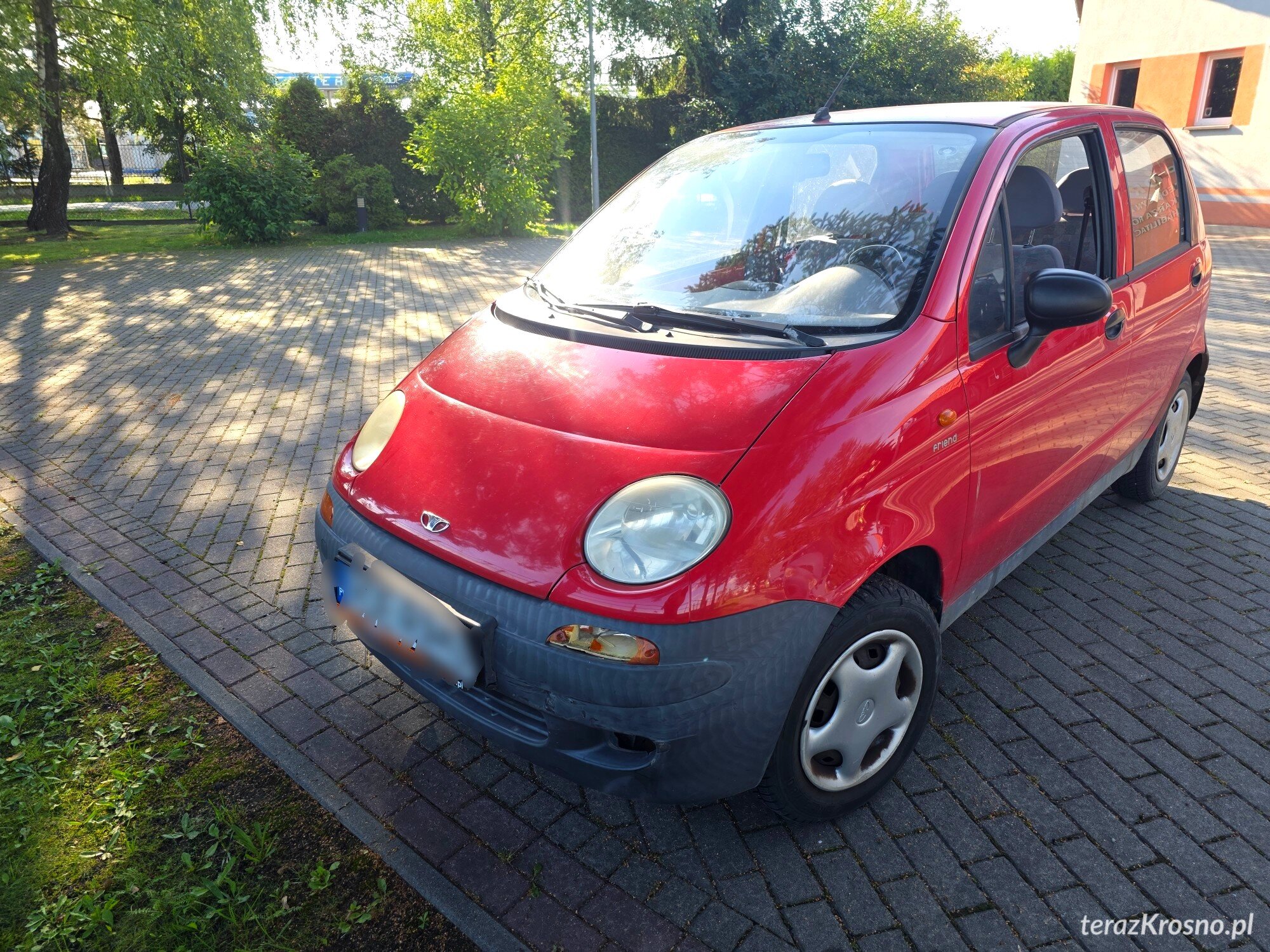Kolizja w Krośnie. Pijany kierowca Matiza uderzył w Opla i odjechał