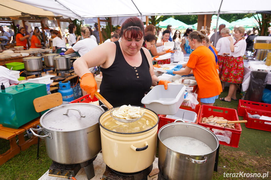 Trwa Festiwal Pierogów w Tarnowcu. Dziesiątki tysięcy pierogów i morze ludzi