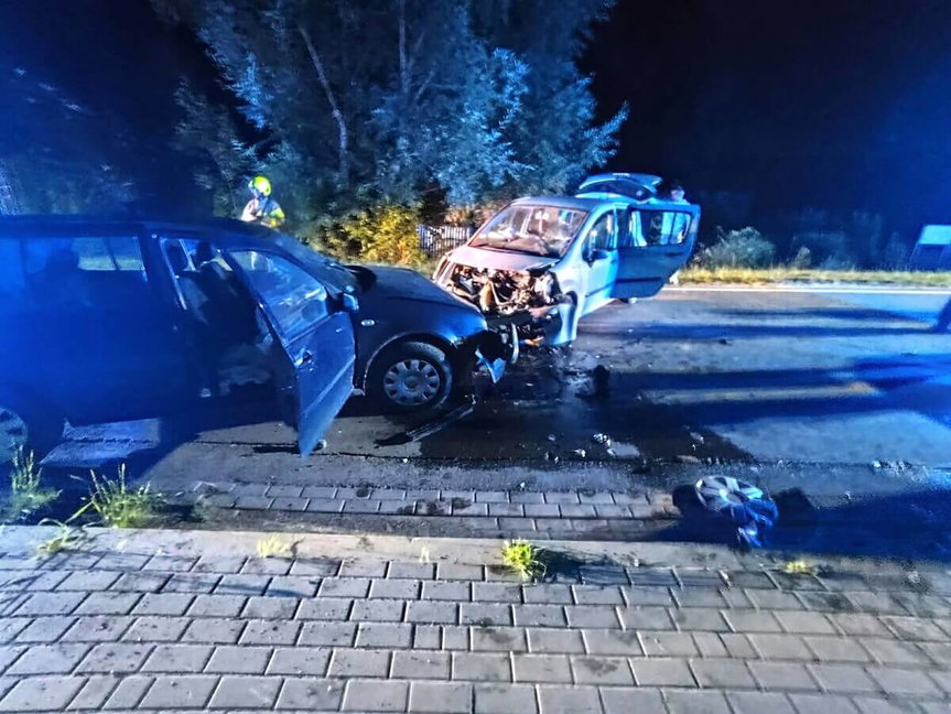 Miała 1,5 promila i zderzyła się czołowo z Renaultem. Trzy osoby w szpitalu