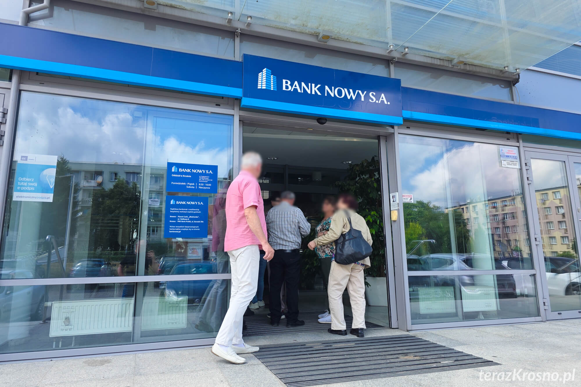 Kolejki przed bankiem w Krośnie. Ta wiadomość zaskoczyła klientów