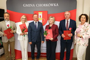 Kto pokieruje szkołami w gminie Chorkówka? Wójt wręczył akty powierzenia