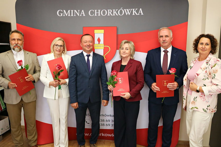 Kto pokieruje szkołami w gminie Chorkówka? Wójt wręczył akty powierzenia
