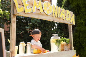 Lemoniada od dzieciaka - legalna. Byle nie mieszał jej palcem
