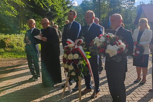 Pamięć, modlitwa i kwiaty. Tak uczczono ofiary ludobójstwa