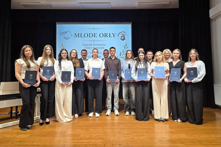 Wybitni uczniowie docenieni. Burmistrz wręczył nagrody podczas Gali "Młode Orły"