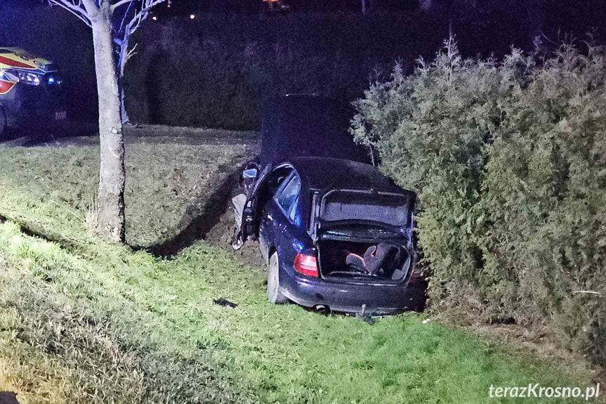 Nie chciała najechać na oponę. Uderzyła w przepust