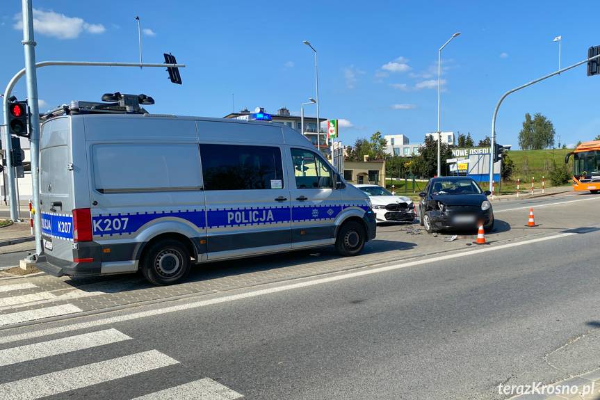 Sygnalizacja już działa. Kolizja na Korczyńskiej