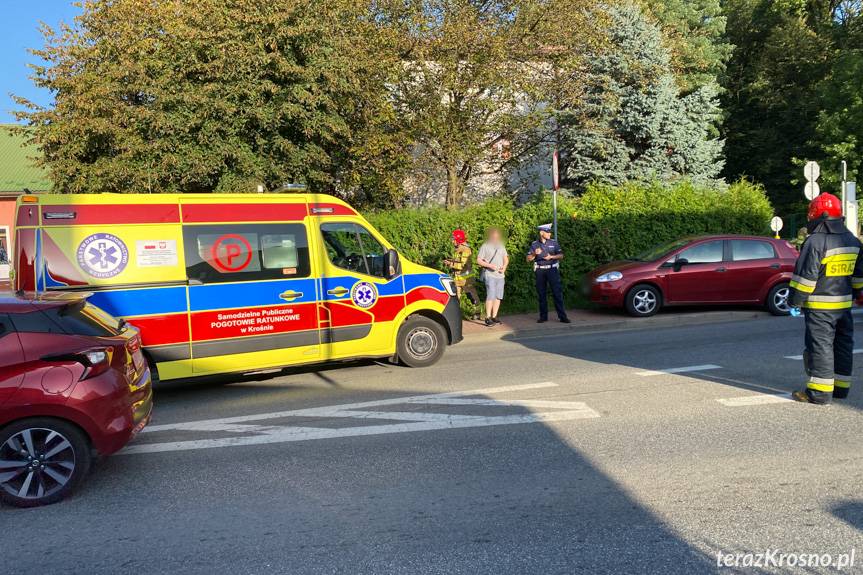 Kolizja na Okrzei. Ucierpiała pasażerka fiata