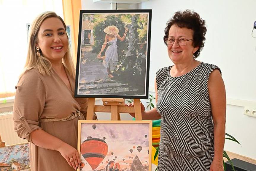 Seniorzy z Rogów prezentują swoje prace