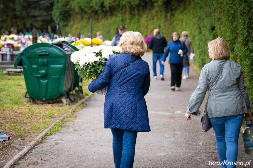 Ostatnie przygotowania do dnia Wszystkich Świętych [ZDJĘCIA]