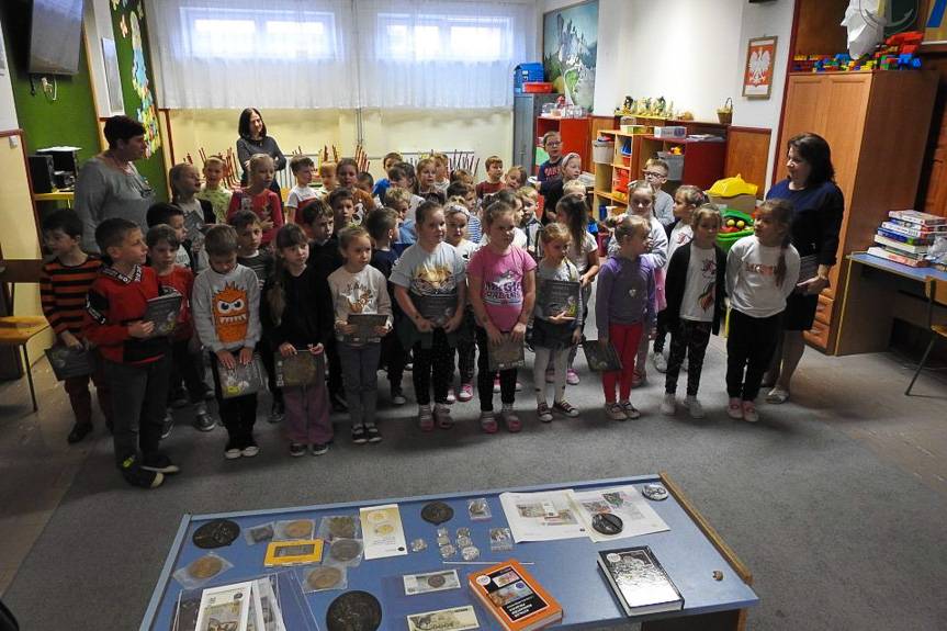 Odkrywanie numizmatyki z dziećmi