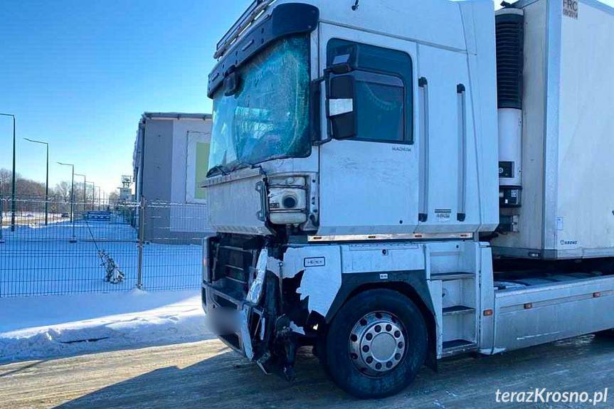 Zderzenie dwóch ciężarówek na Lotników