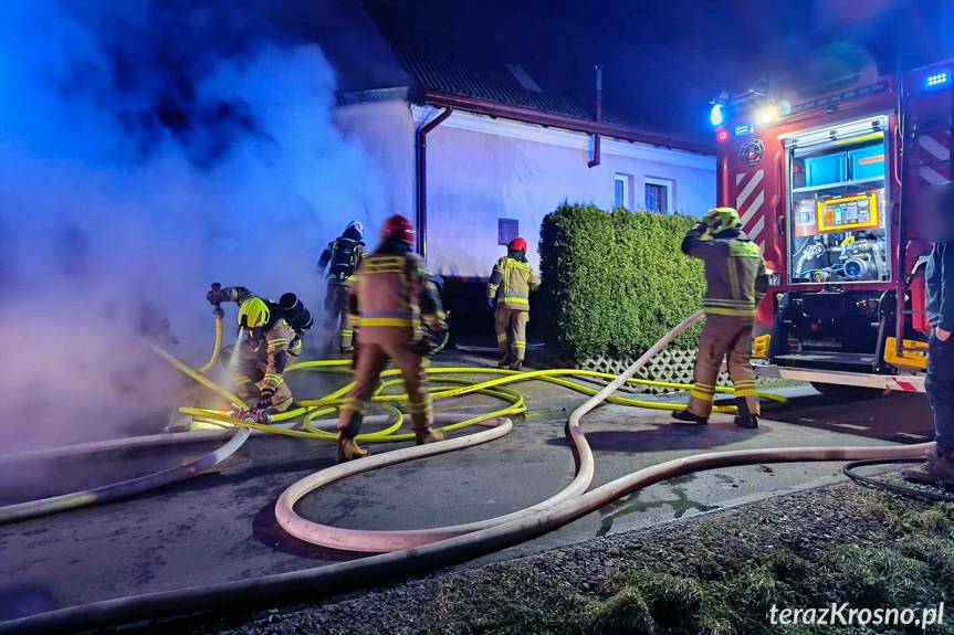 Pożar garażu przy ulicy Zielonej w Rymanowie