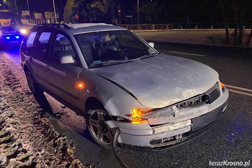 Zderzenie volkswagena z renault na skrzyżowaniu