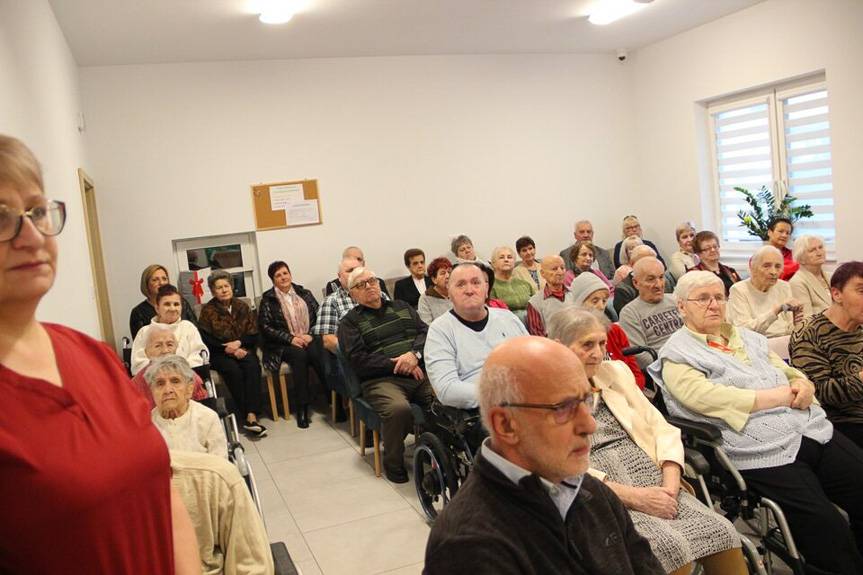 Z wizytą u seniorów w SDSP w Jedliczu