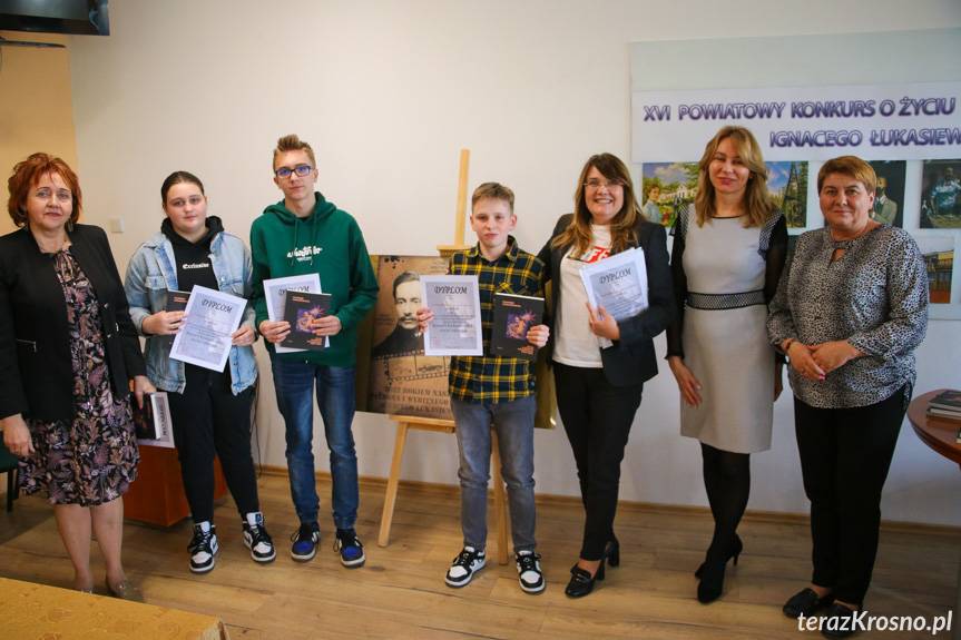 W hołdzie patronowi. Krośnieńska "Naftówka" nagradza uczniów szkół podstawowych