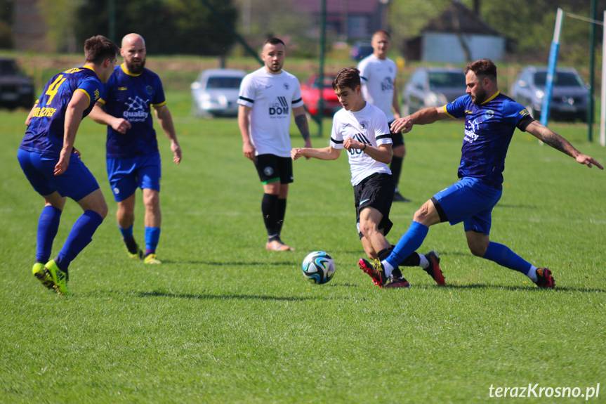 Zwycięstwo Zamczyska, 14 żółtych i 3 czerwone kartki w Odrzykoniu