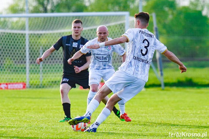 Partyzant MAL-BUD 1 Targowiska - Czarni 1910 Jasło 0:3 [ZDJĘCIA]