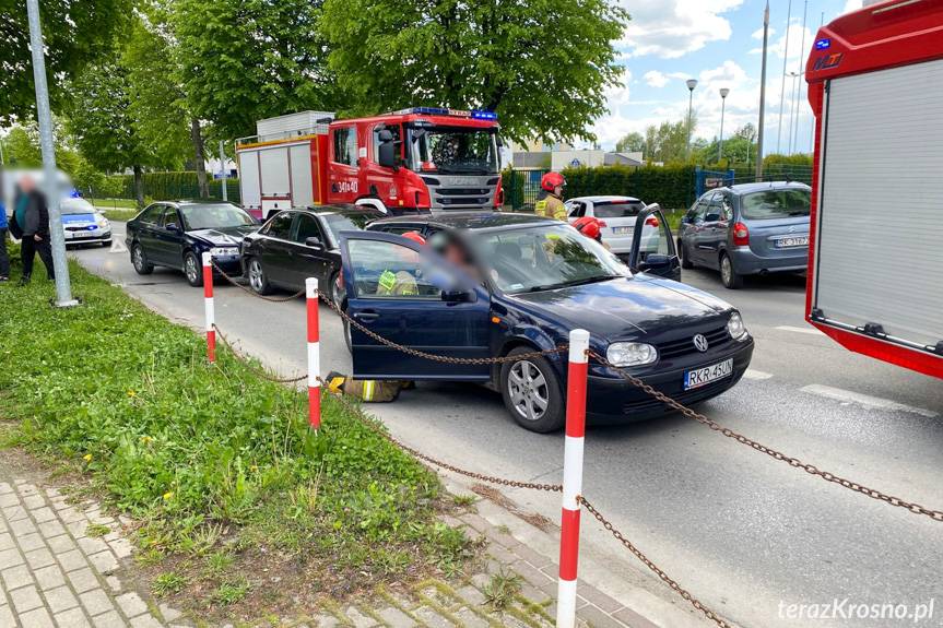 Wypadek na Tysiąclecia. Zderzenie trzech samochodów