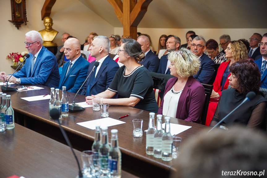 Pierwsza sesja rady gminy Miejsce Piastowe. Przybyło mnóstwo gości