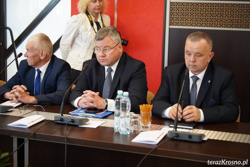 Pierwsza sesja rady powiatu. PiS "zgarnął" wszystko