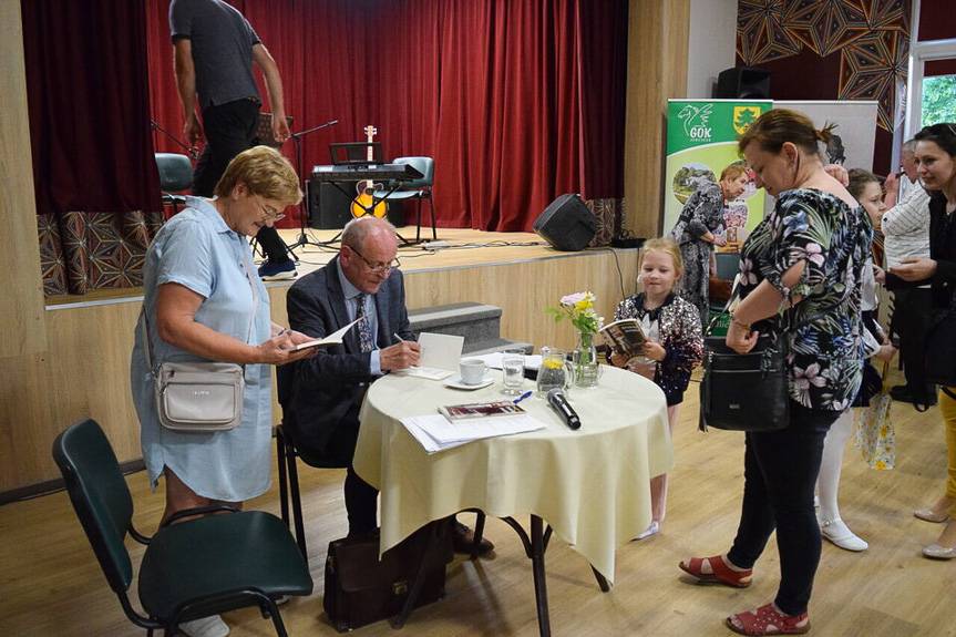 "Literackie Piątki" w Jedliczu. Andrzej Gałowicz opowiada o swojej twórczości